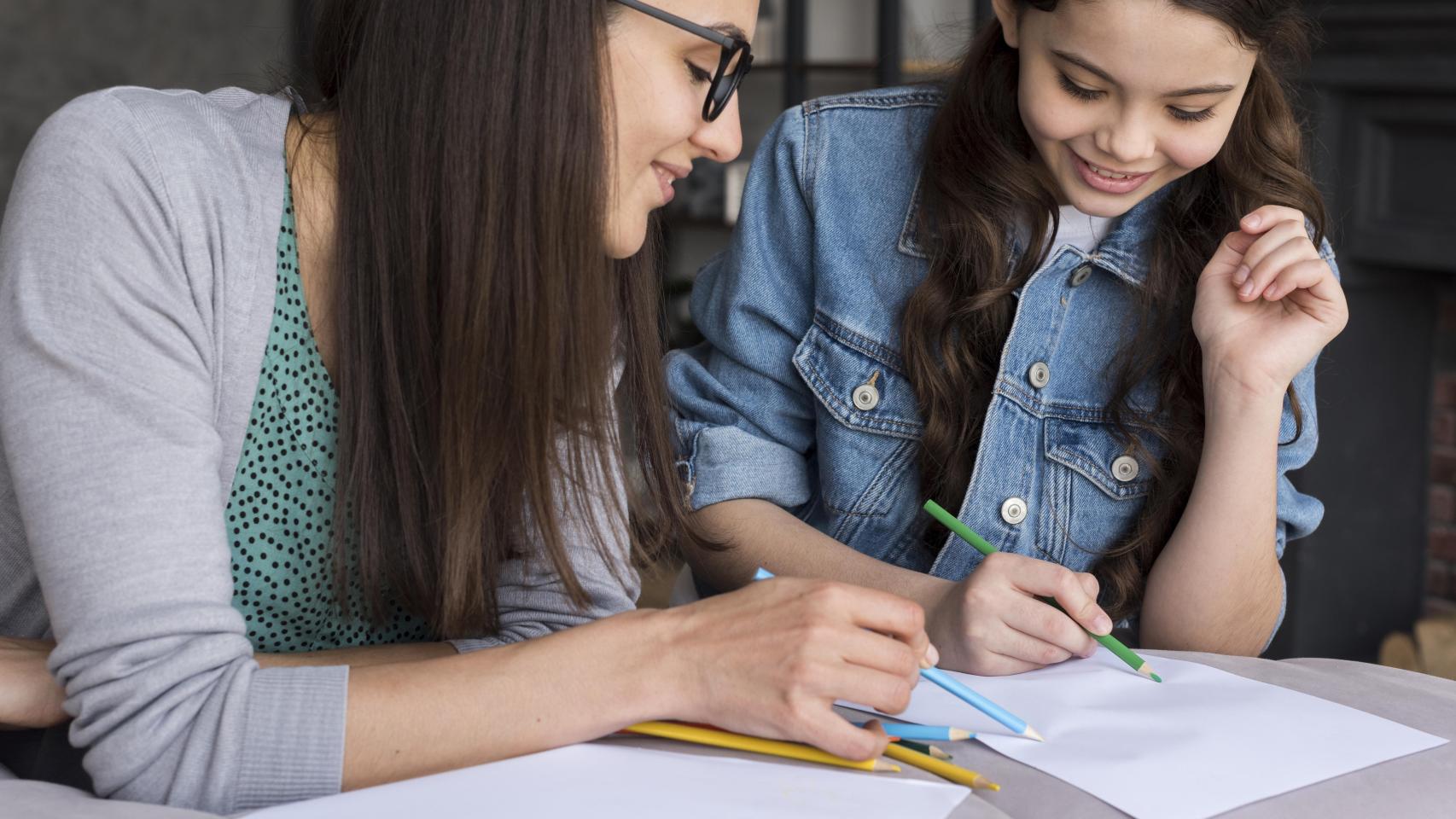 El 96,4% de las mujeres y el 84,3% de los hombres participan en las tareas del hogar .