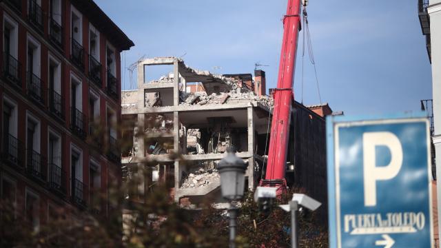 Así quedó el edificio parroquial tras la explosión en la calle Toledo de Madrid.