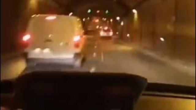 Detenido un taxista por conducción temeraria por los túneles de la M-30 de Madrid: este es el vídeo