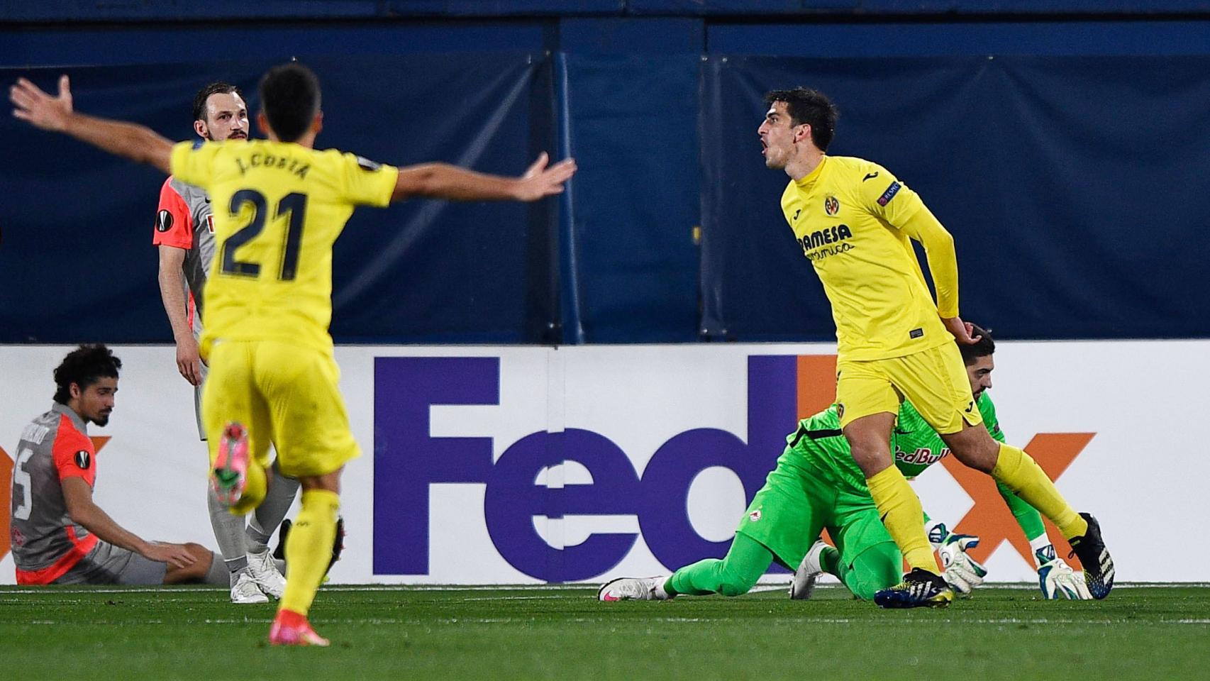 Gerard Moreno celebra un gol con el Villarreal