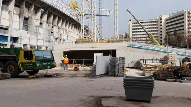 El aspecto de la entrada del párking del Nuevo Santiago Bernabéu