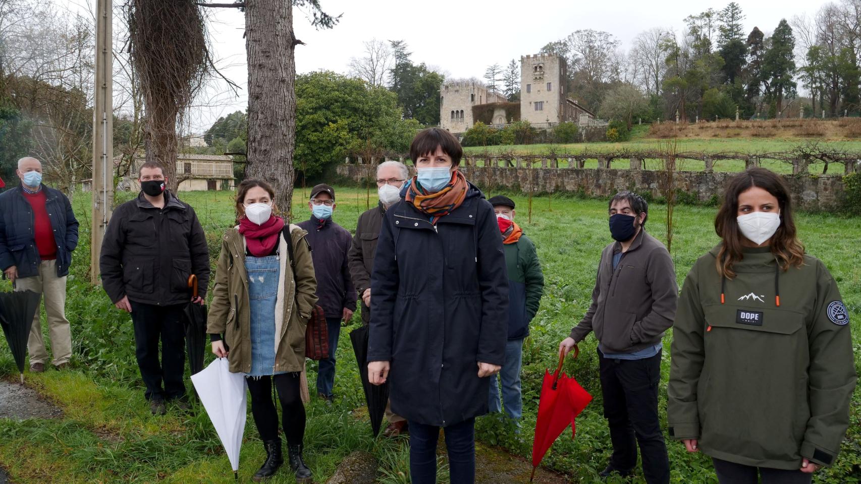La portavoz nacional del BNG, Ana Pontón, frente al Pazo de Meirás.