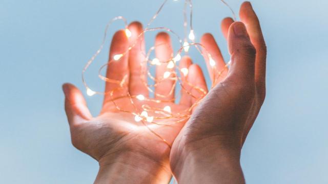 En España existen 9.218 fundaciones con actividad regular, según la Asociación Española de Fundaciones. Foto:  Diego PH / Unsplash.