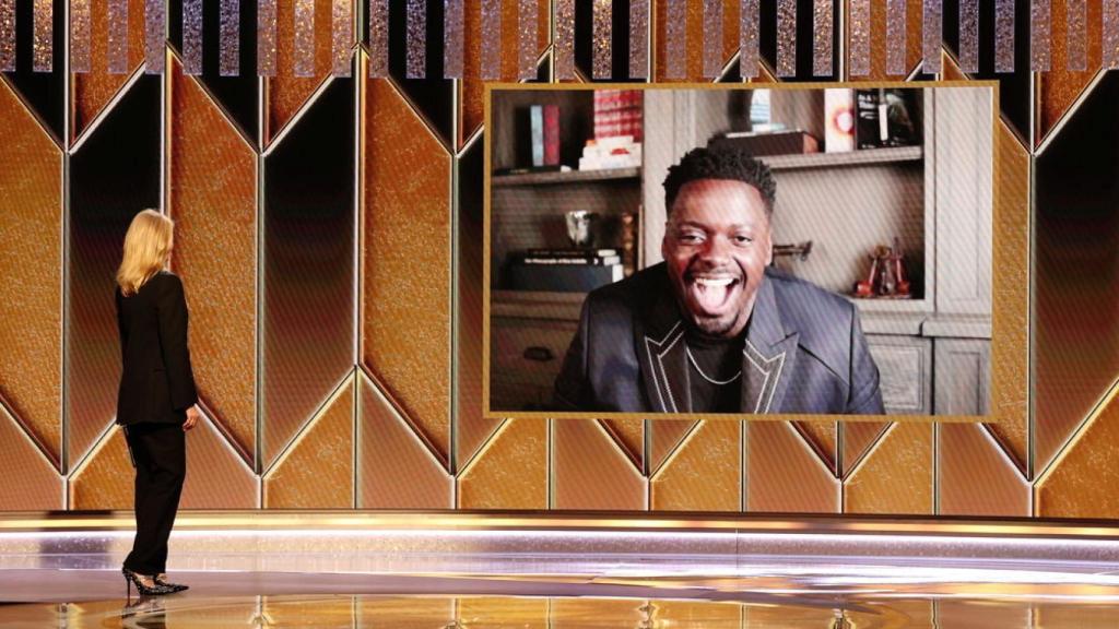 Daniel Kaluuya escucha su nombre como ganador.