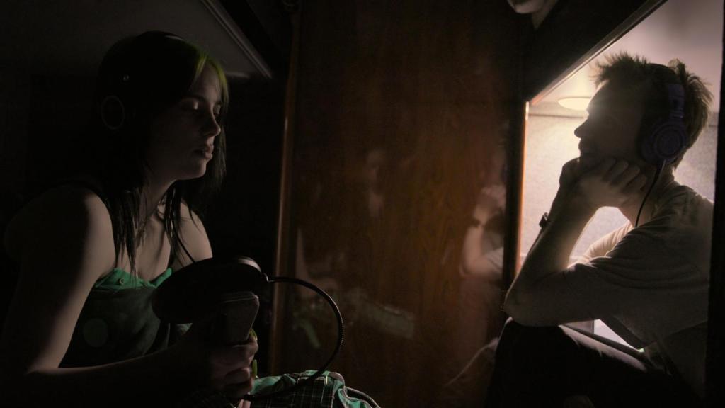 Billie Eilish grabando su icónico primer disco.
