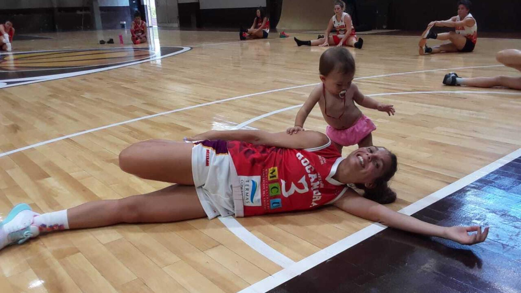 Antonella González y su hija