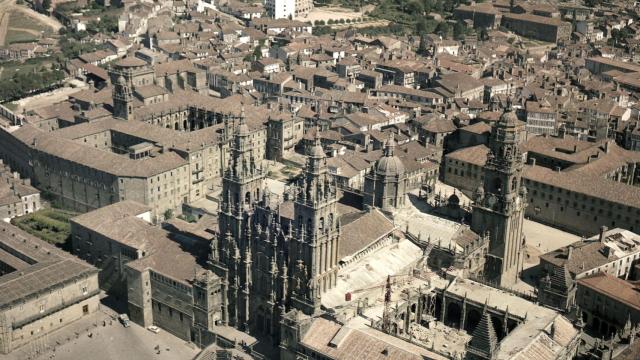 Santiago y Ourense bajan a nivel medio de restricciones: ya no hará falta PCR en bares