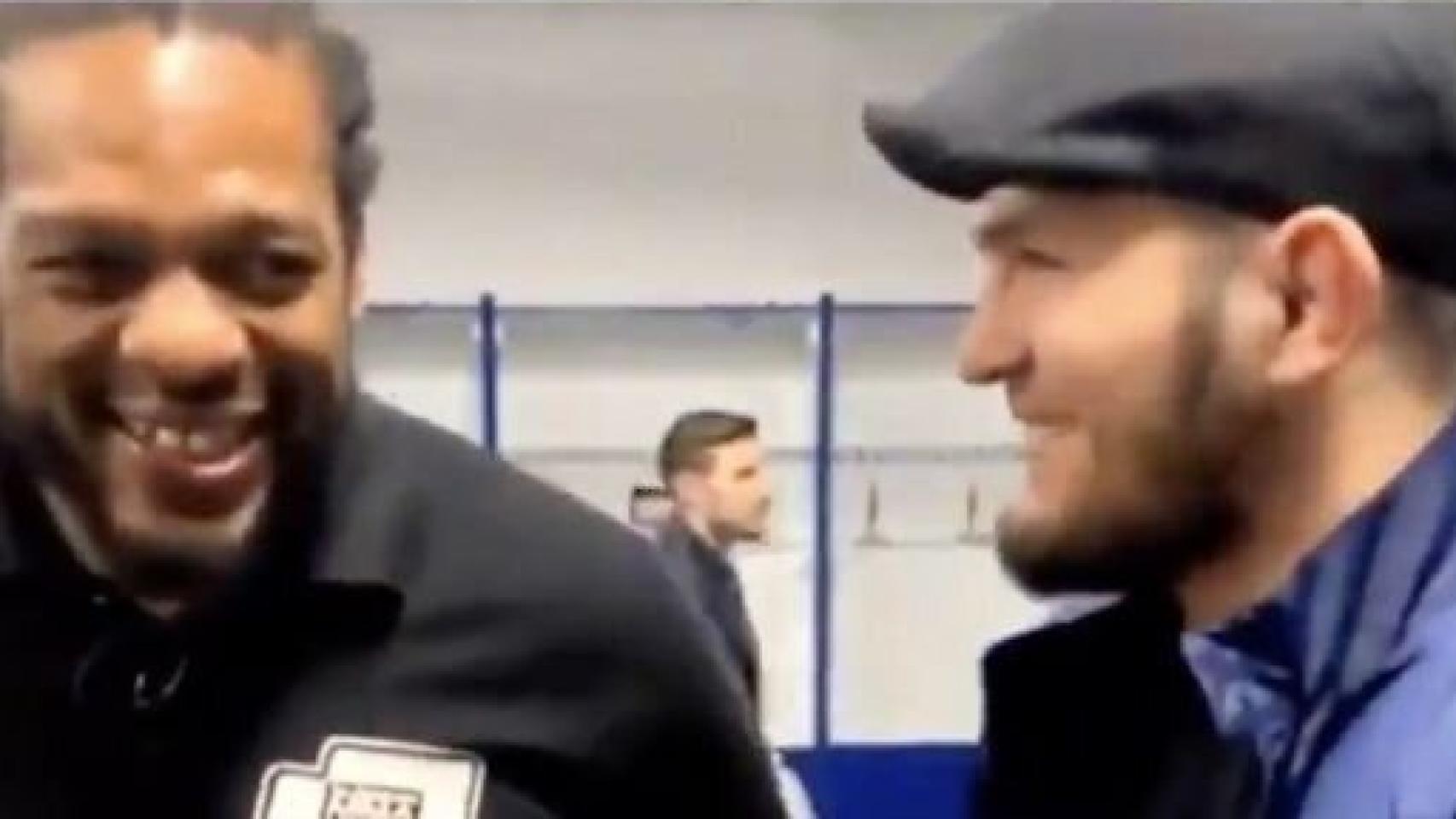 Herb Dean y Khabib Nurmagomédov