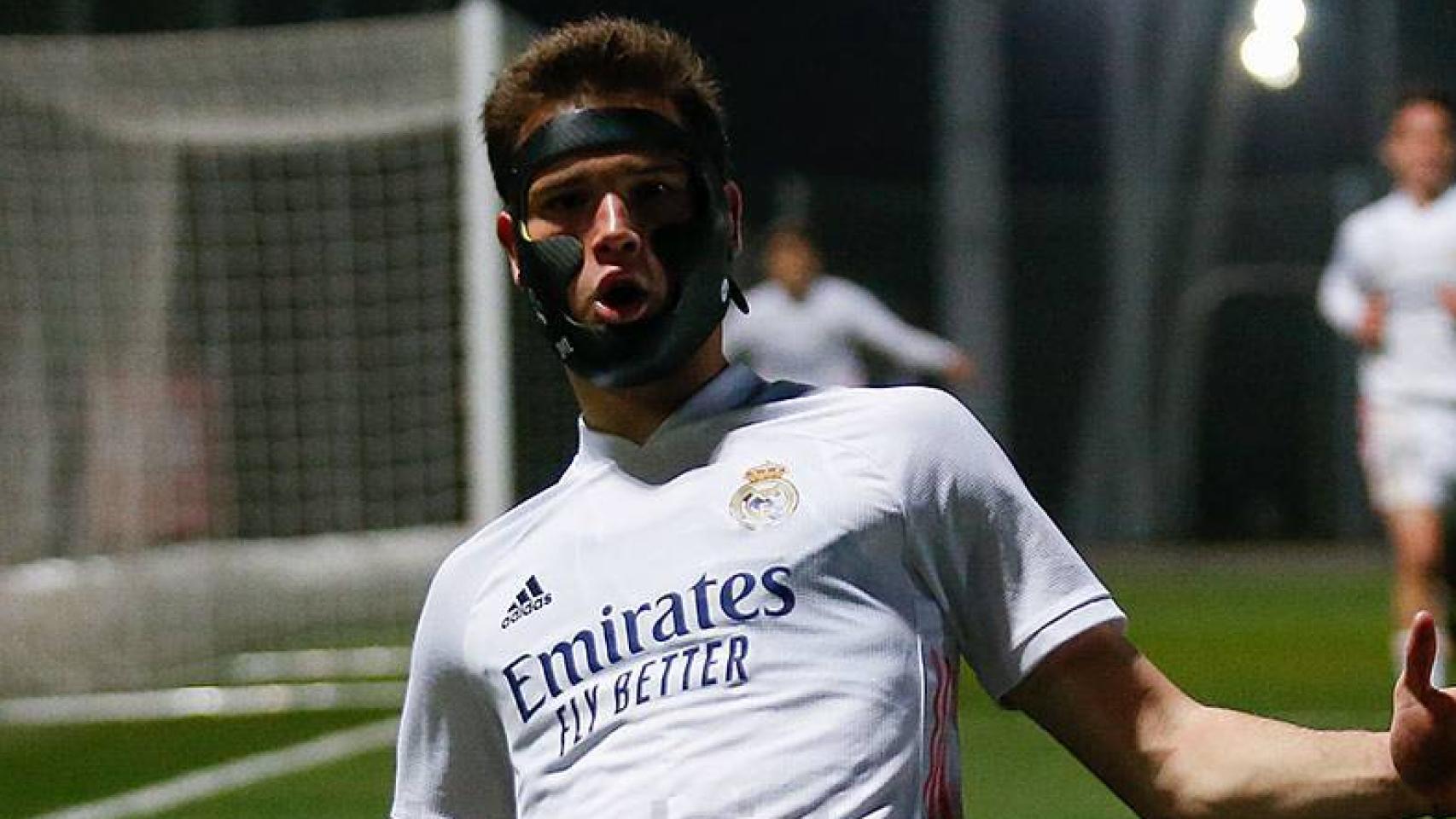 Latasa celebra su gol con el Real Madrid Castilla