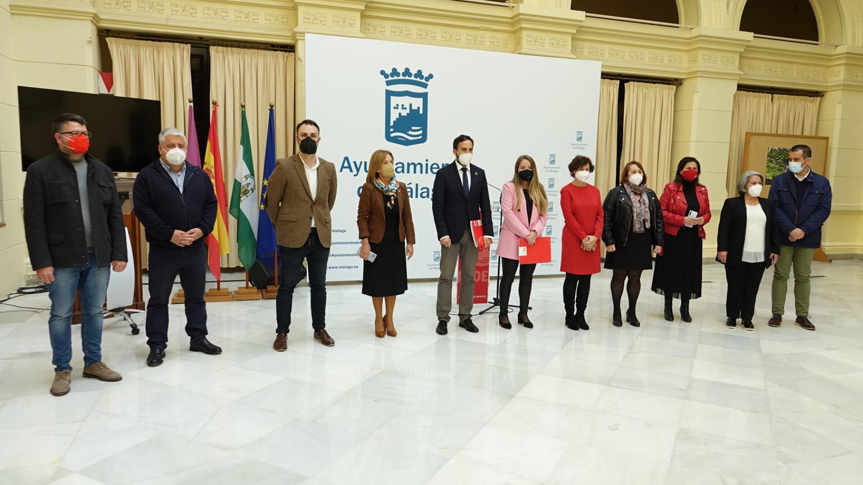 El Grupo Municipal Socialista tras el anuncio del acuerdo.