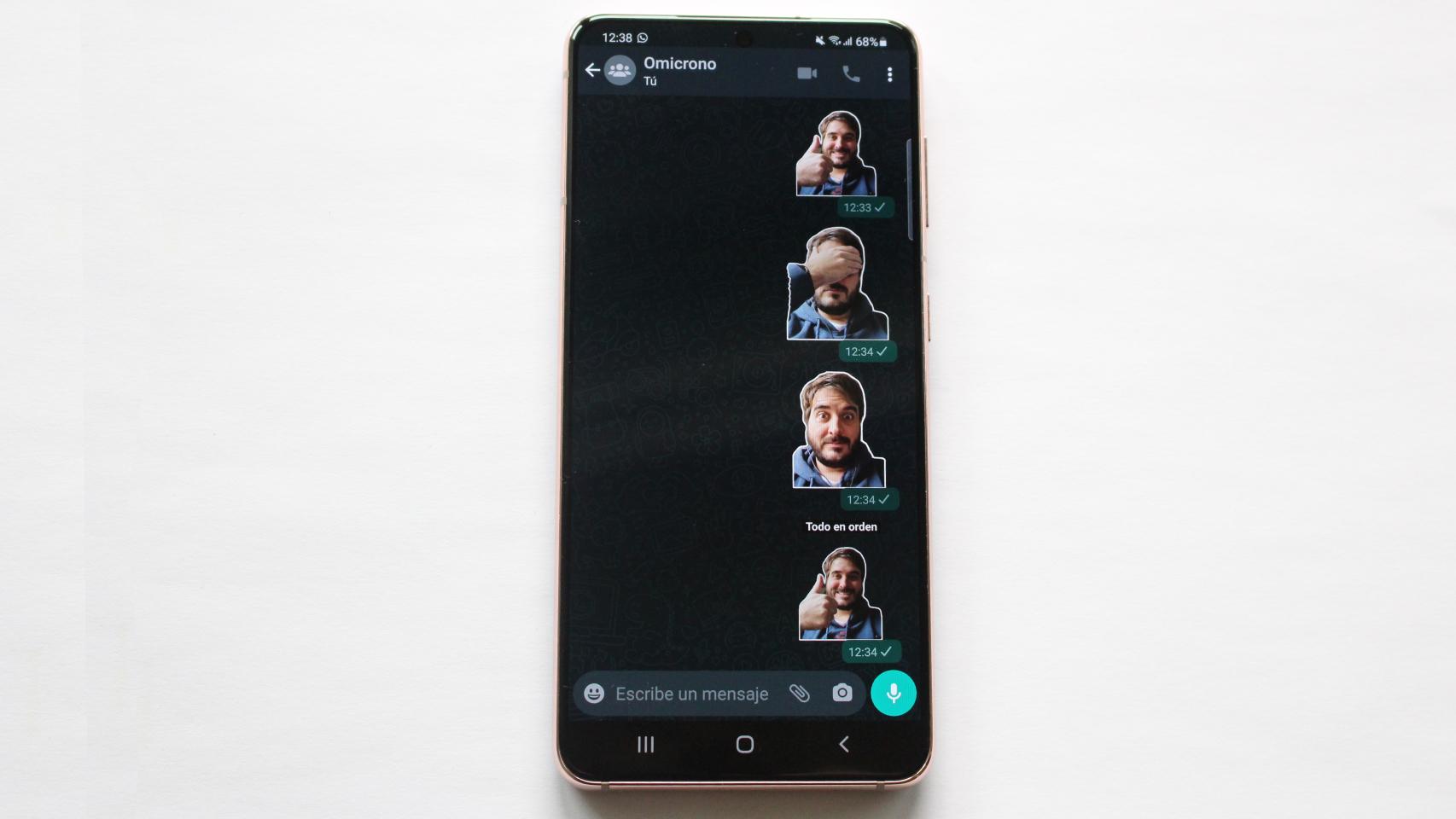 WhatsApp ya permite usar stickers de terceros.