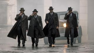 La Praza de Cervantes en un fotograma de ‘La sombra de la ley’, de Dani de la Torre.