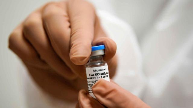 Un vial de la vacuna rusa Sputnik V.