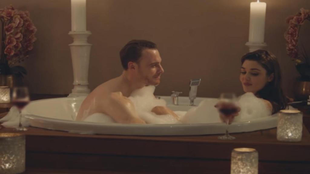 El organismo regulador turco sancionó a Fox Tv por la escena de 'Love is in the air' en el jacuzzi.