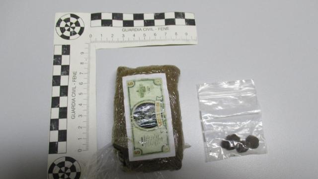 Dos investigados en Fene (A Coruña) por vender droga en un punto al que iban estudiantes