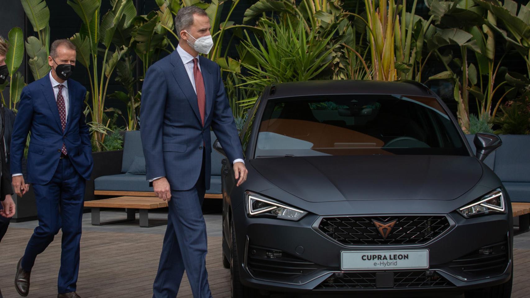 Así ha sido la visita del Rey Felipe y el presidente Sánchez a la fábrica de Seat