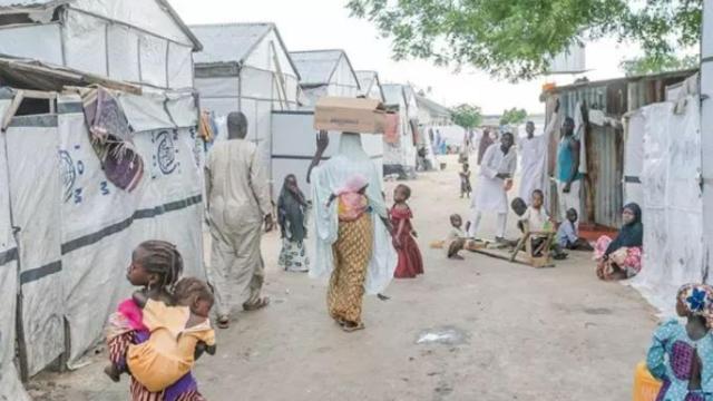 Varios desplazados por la violencia en una imagen de archivo.