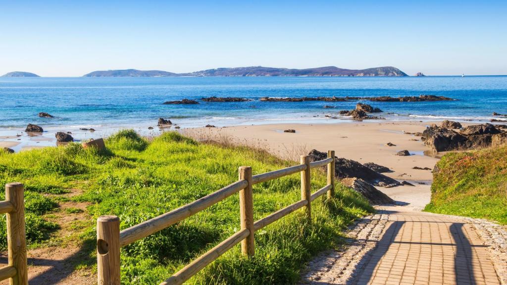 Imagen de una playa de la isla de Ons.