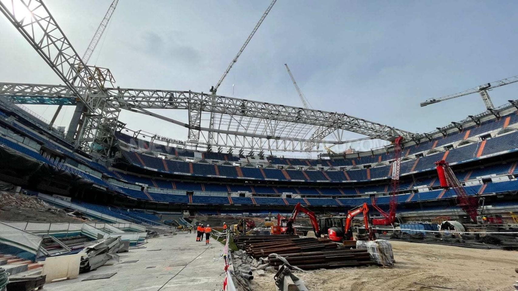 Las obras del Estadio Santiago Bernabéu en el mes de marzo desde el terreno de juego