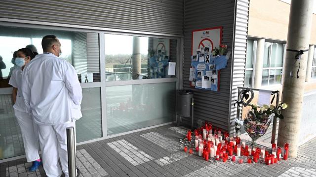 Altar en el Hospital Príncipe de Asturias de Alcalá de Henares para las víctimas del coronavirus. EFE/ Fernando Villar