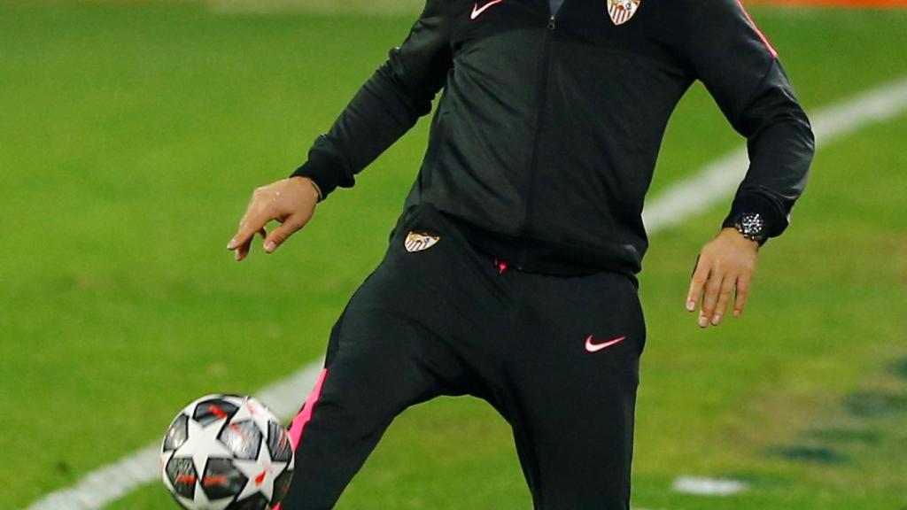 Julen Lopetegui, en la banda durante un partido del Sevilla