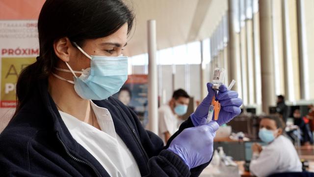 El centro Miguel Delibes acoge la vacunación de más de 1.400 agentes de la Policía y Guardia Civil 5