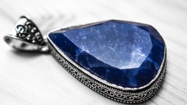 Cómo saber si un zafiro es auténtico (o por el contrario es falso)