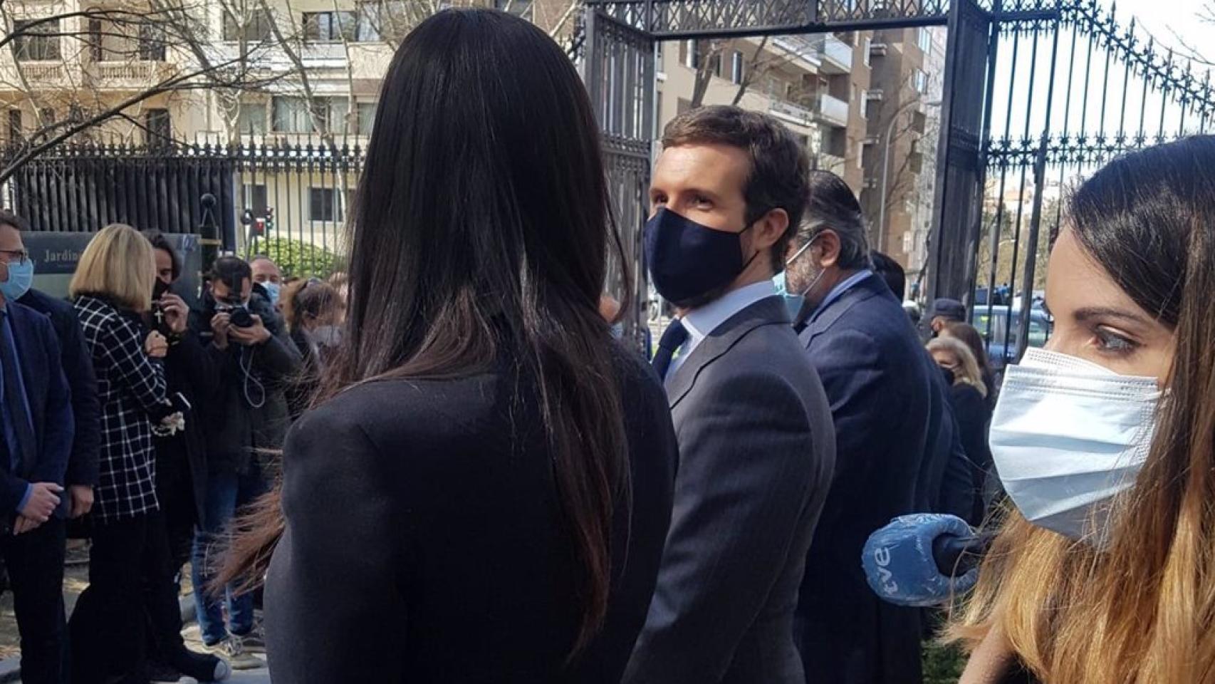 Begoña Villacís y Pablo Casado este jueves en el acto del 11-M.