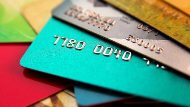 ¿Tienes muchas tarjetas y carnets? Quizá necesites un tarjetero