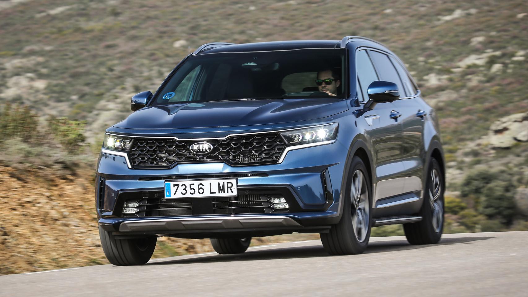Nuevo Kia Sorento PHEV, un coche híbrido enchufable que puede circular en eléctrico 57 km.