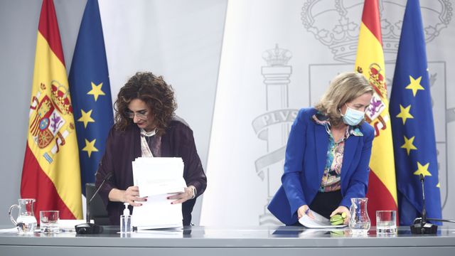 María Jesús Montero y Nadia Calviño, tras el Consejo de Ministros.