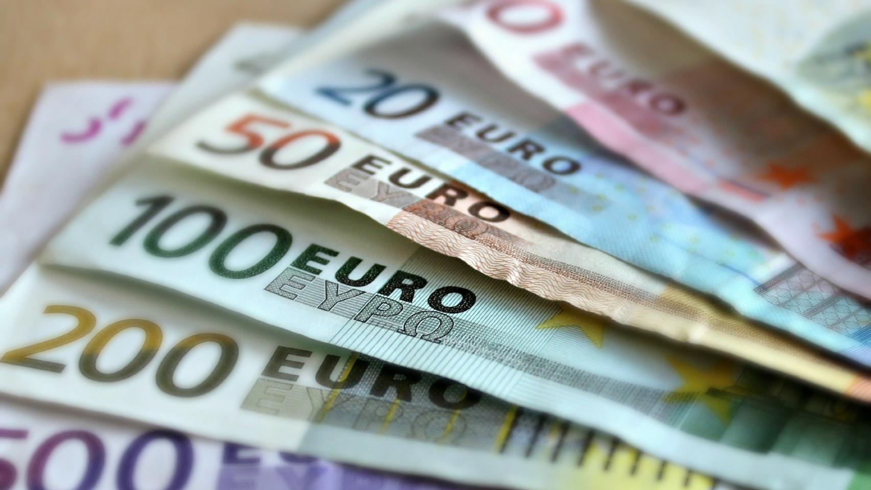 Billetes de euro de distintas denominaciones.