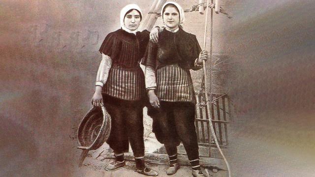 Mujer de Tomelloso vistiendo pantalón.