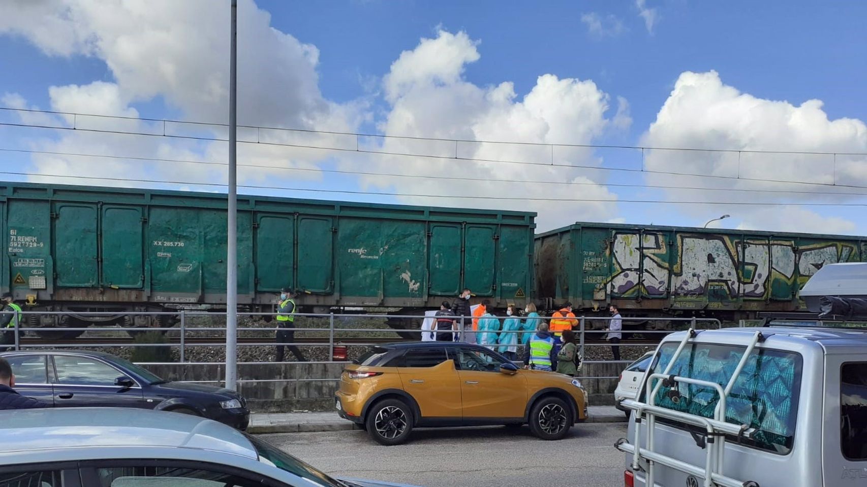 El tráfico ferroviario paralizado a su paso por O Porriño (Pontevedra)