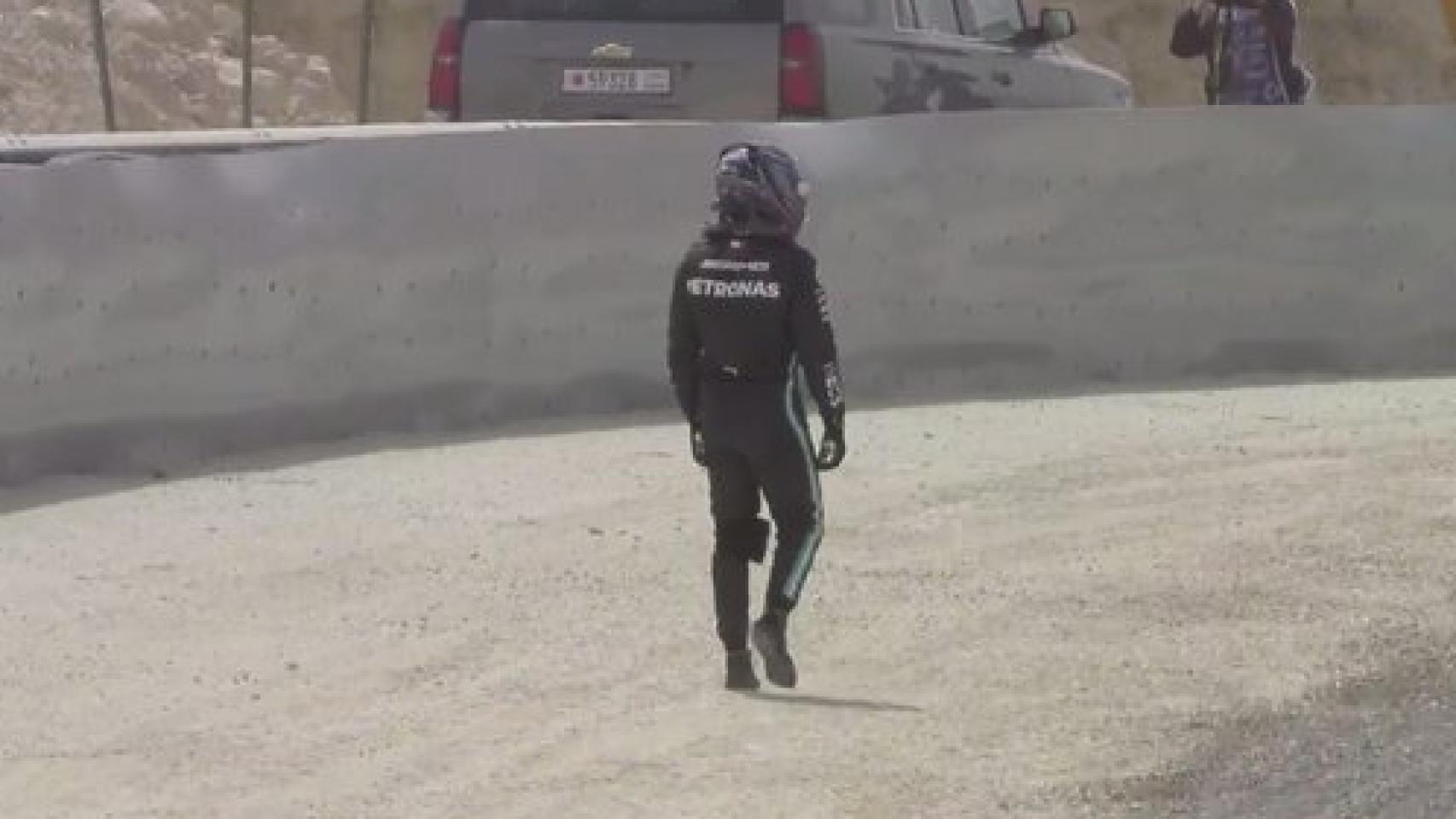 Lewis Hamilton, tras salirse en Baréin
