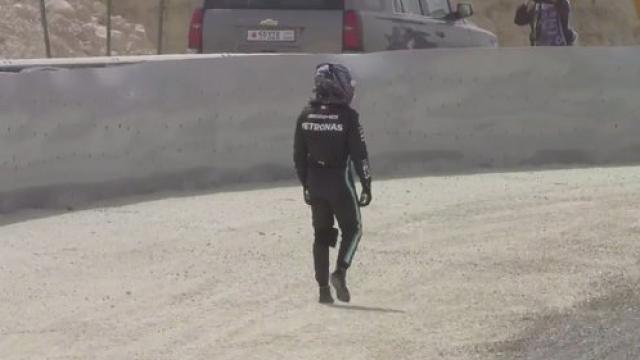Lewis Hamilton, tras salirse en Baréin