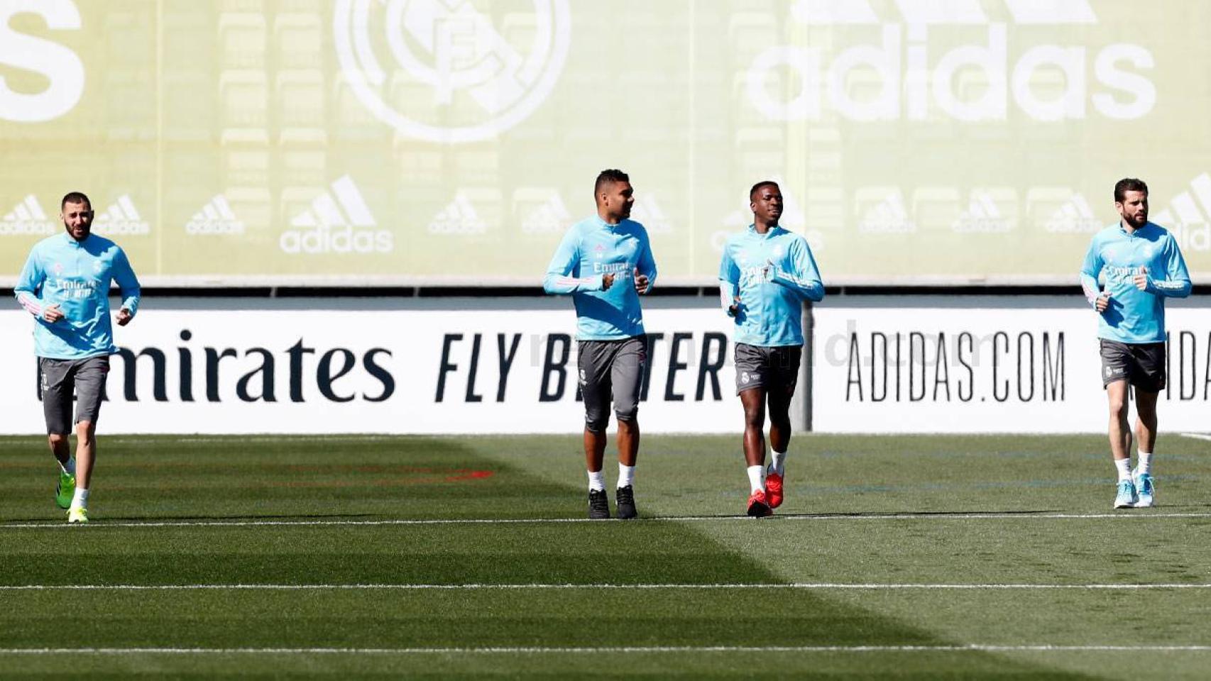 Karim Benzema, Casemiro, Vinicius Junior, Nacho Fernández e Isco Alarcón, durante un entrenamiento del Real Madrid