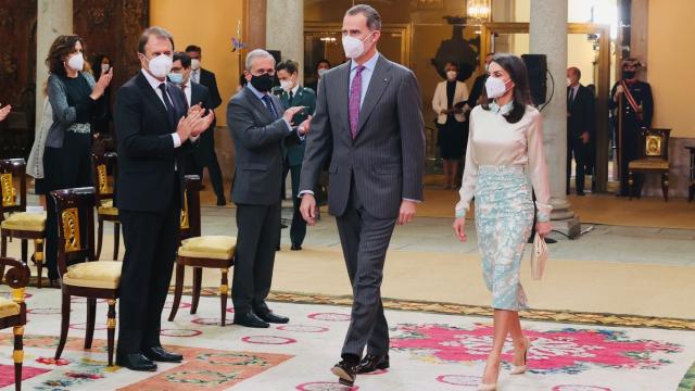 Los reyes Felipe y Letizia durante su acto de este lunes.