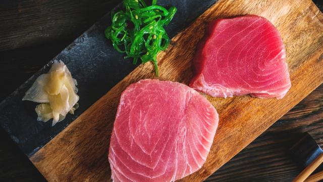 Dos lomos de atún rojo.