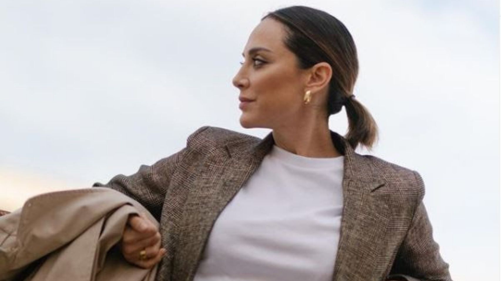 Tamara Falcó deja patente que los trajes son tendencia con su último 'look'