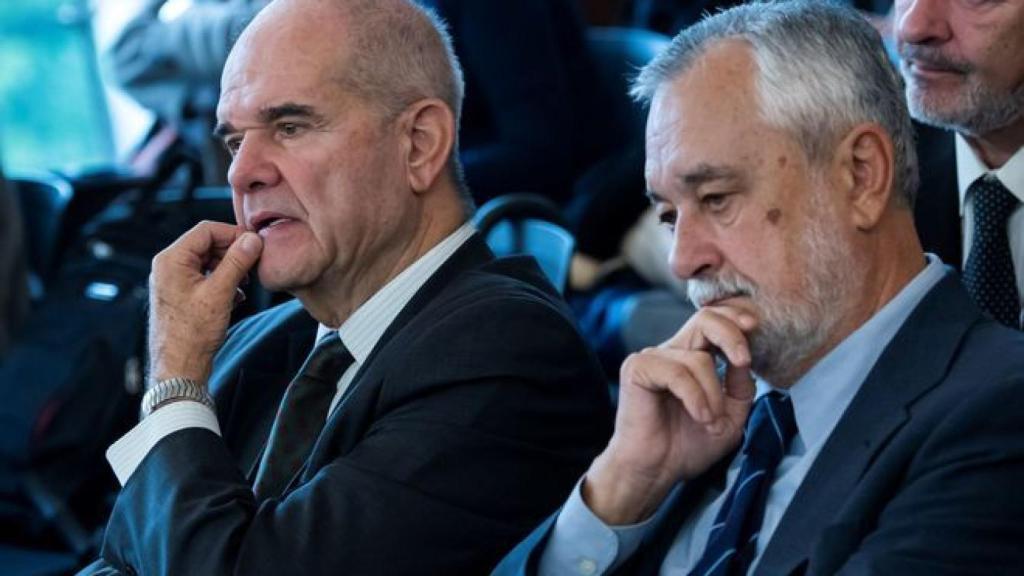 Chaves y Griñán, durante el juicio de los ERE en la Audiencia de Sevilla./