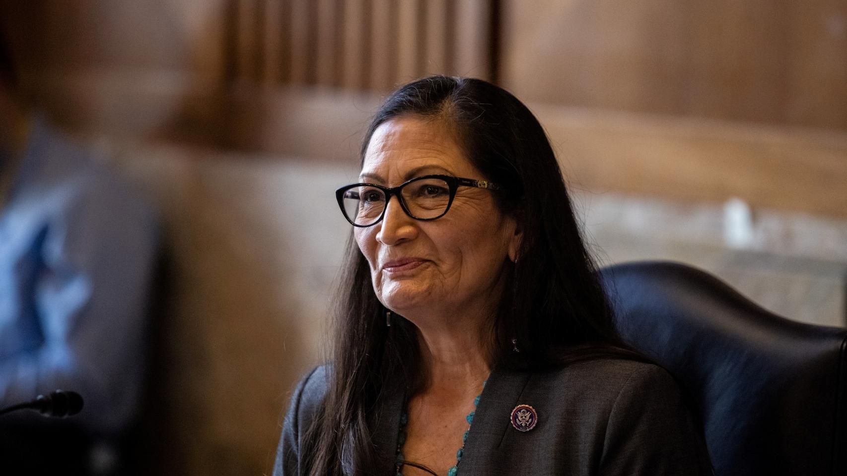 Deb Haaland en el momento de su confirmación por el Senado.