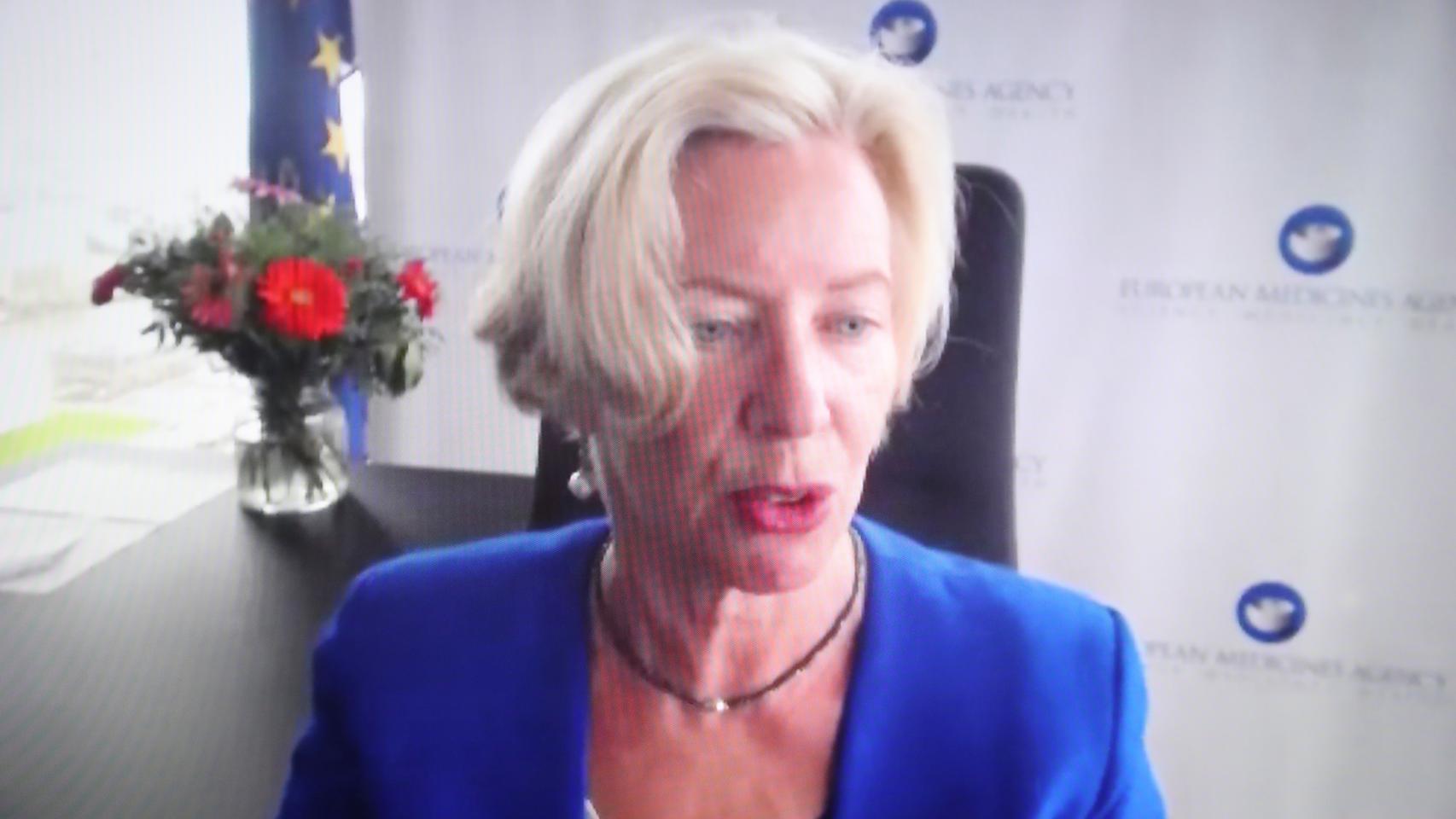 Emer Cooke, directora de la EMA, durante la rueda de prensa.