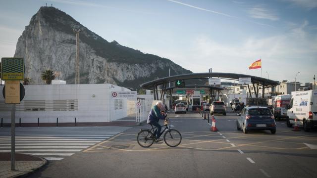 Acceso al Peñón de Gibraltar desde el territorio español.