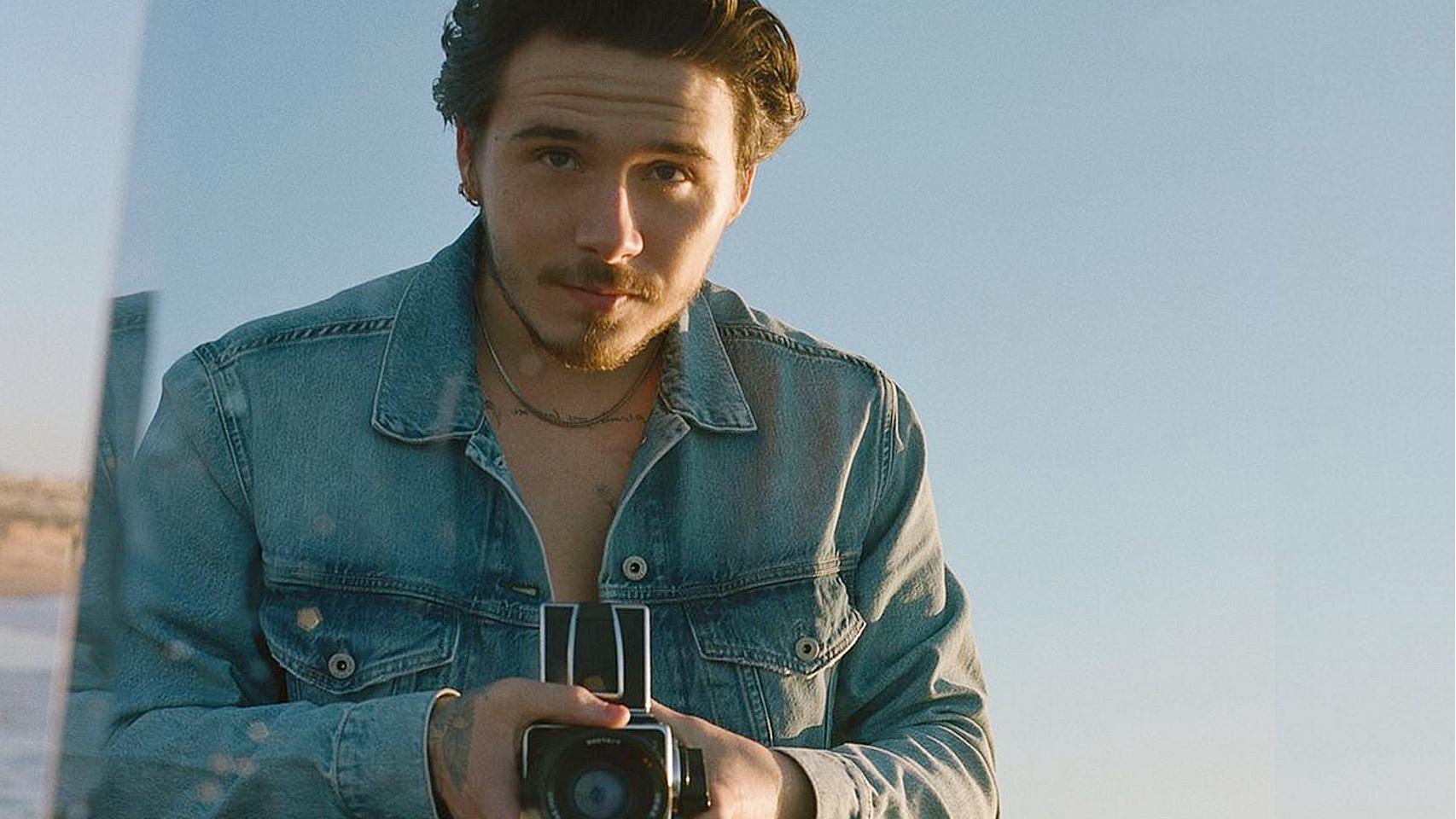 Brooklyn Beckham, en su última colaboración para la firma Pepe Jeans.