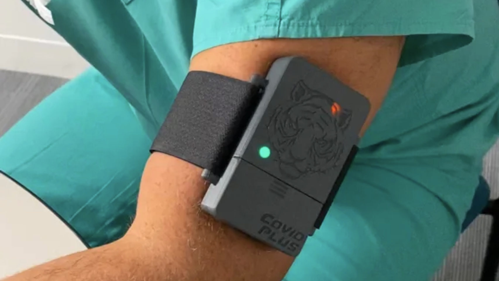 El brazalete wearable que detecta la Covid