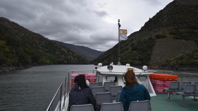 Catamarán en la Ribeira Sacra.