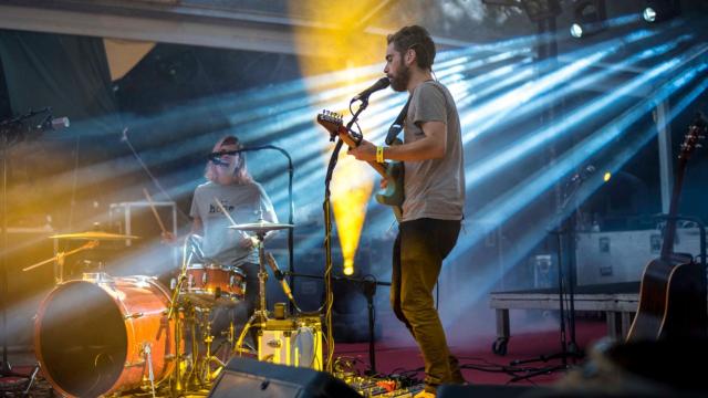 El grupo Escuchando Elefantes actuando en The Wild Festival.