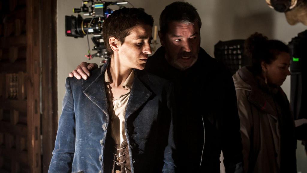 Enrique Urbizu junto a Bebe en el rodaje de 'Libertad'.