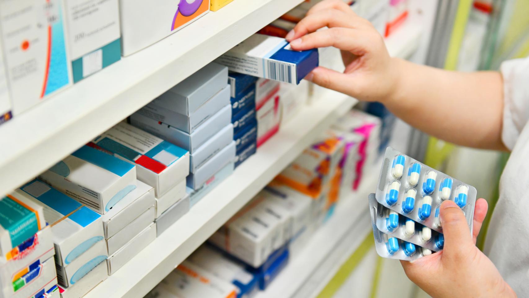 Medicamentos en una farmacia.